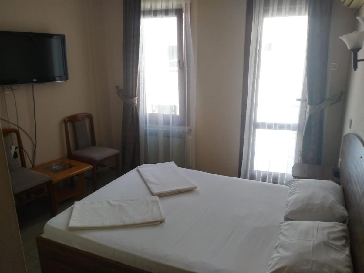Lımon Otel Foça Exterior foto